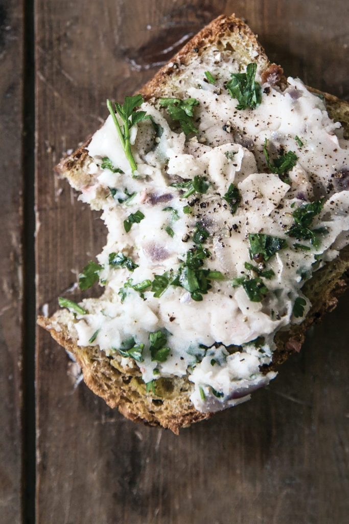 Veganer Weiße Bohnen Aufstrich Mit Geräuchertem Paprika Und Apfel ...