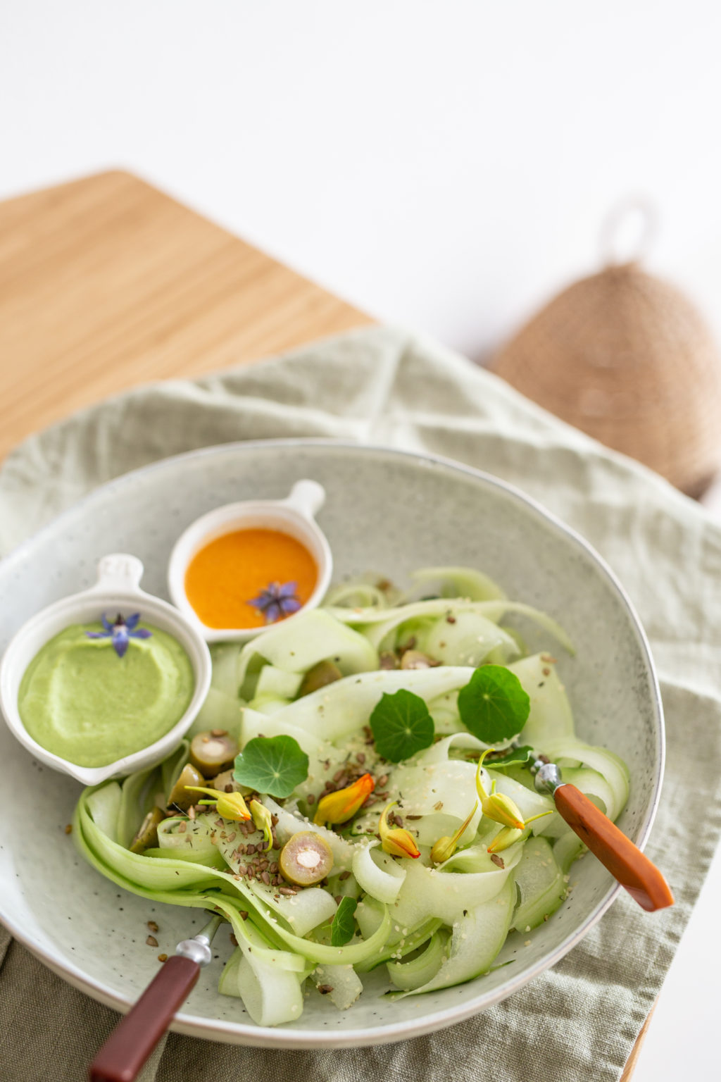 Grüne Gurken &amp;quot;Pasta&amp;quot; Mit Grüner Soße | Gesunde Vegane Rezepte ...